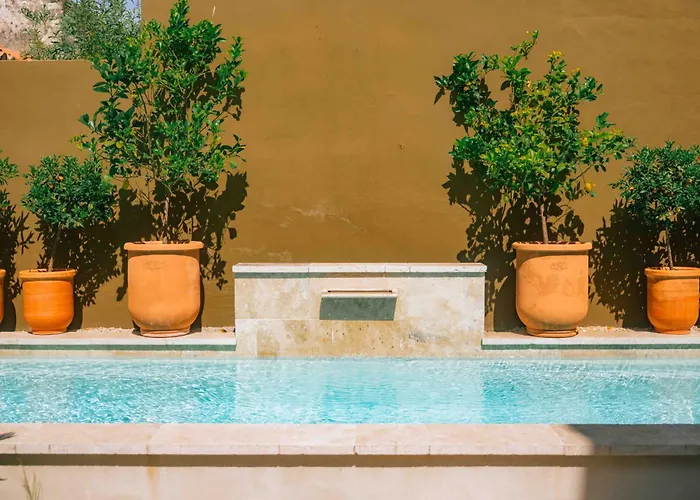 Marcelle En Camargue - Intra Muros - Piscine Et Jardin - Petit Dejeuner Compris